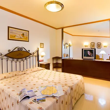 فندق Club 4*