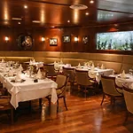 Club Ξενοδοχείο 4*