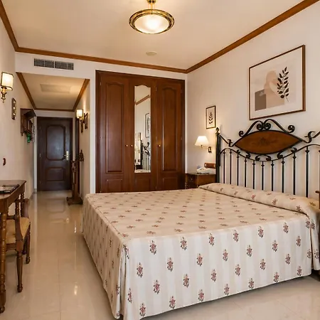 Club Hotel
