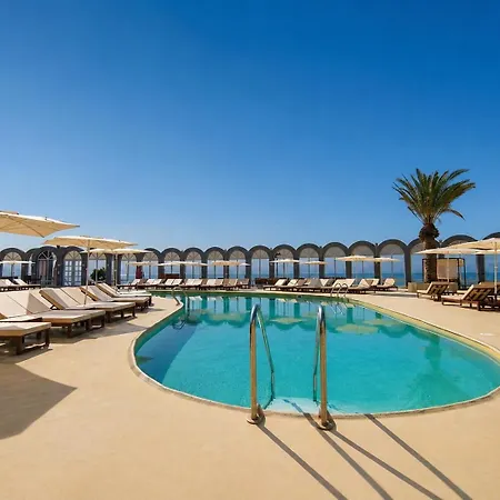 Club Hotel
